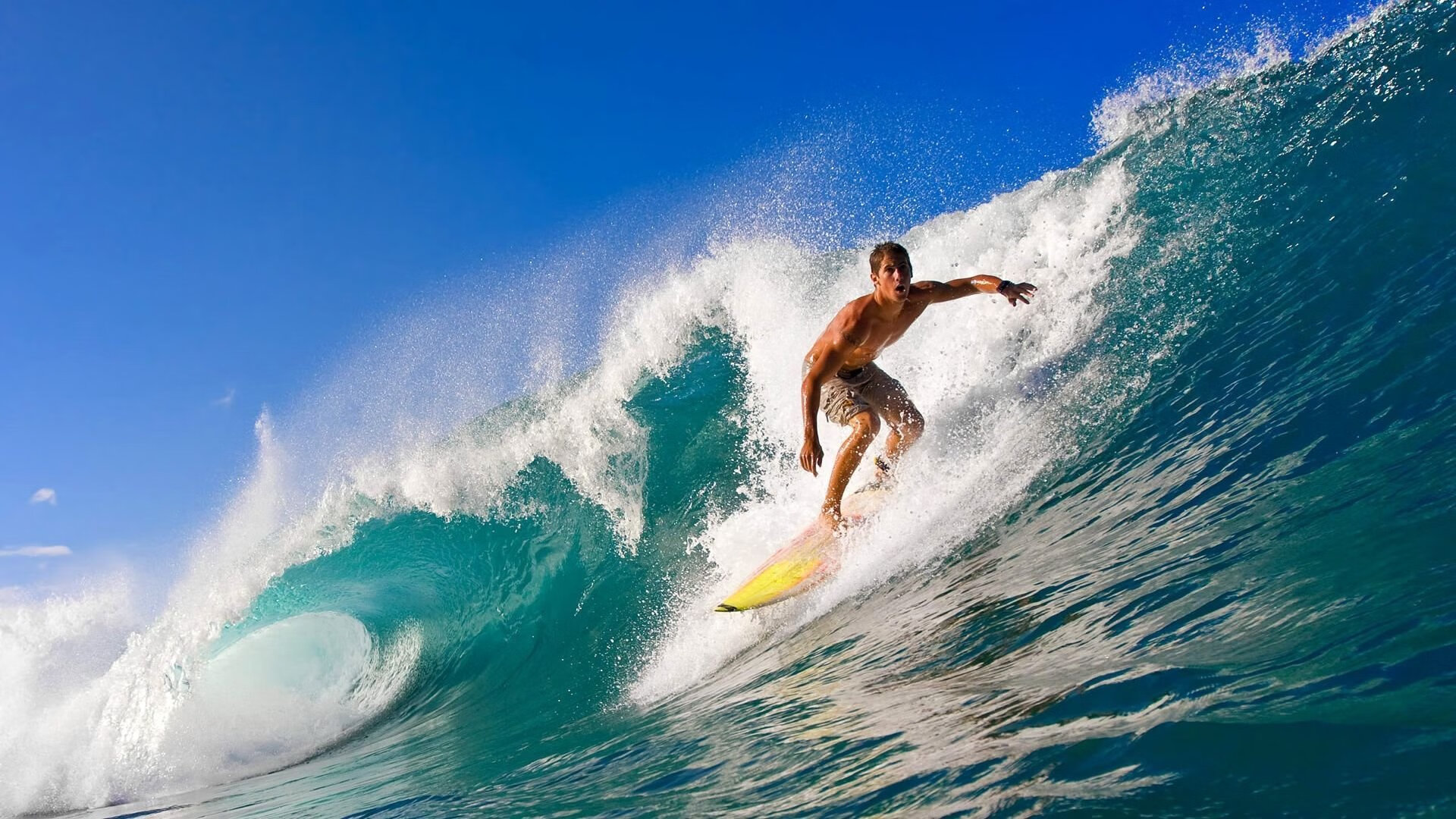 “高新体育中心沙滩排球:队员协调默契,赛场气氛火爆”